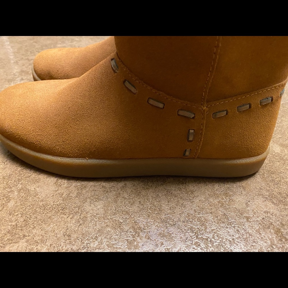 Sanuk leather boots